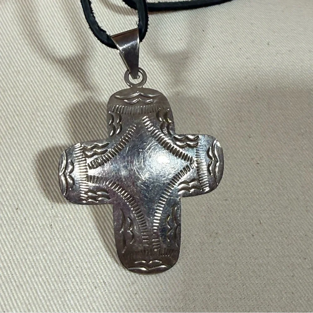 Taxco Vintage 80’ Southwestern Sterling silver oversized cross pendent necklace - Picture 13 of 17